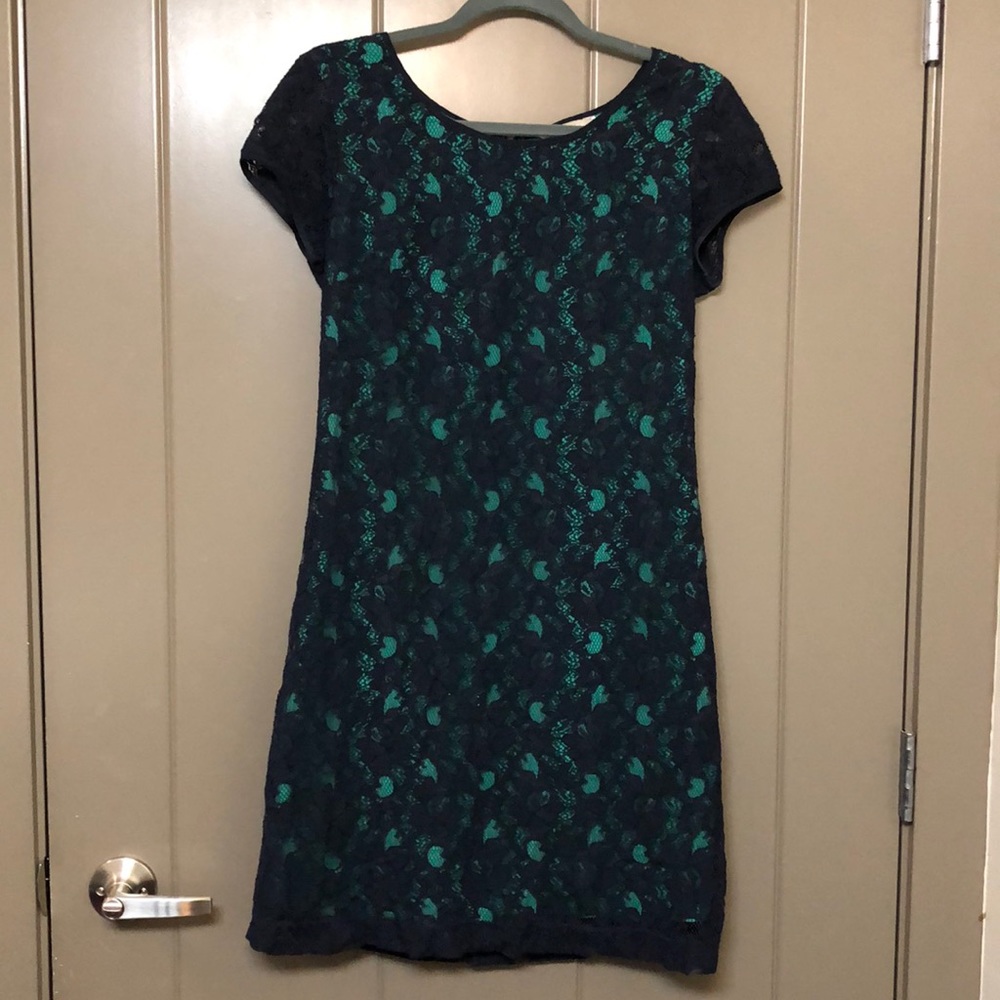 Short lace dress